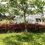 Charming Avondgloed In Farmer's Orchard Camping