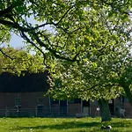 Charming Avondgloed In Farmer's Orchard Camping