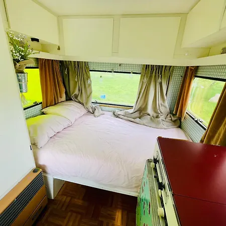 Cute Little Caravan For 2 In Old Orchard * Hem