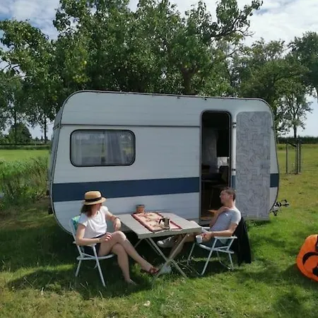 Cute Little Caravan For 2 In Old Orchard Hem