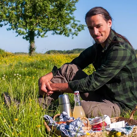 Cute Little Caravan For 2 In Old Orchard Hem