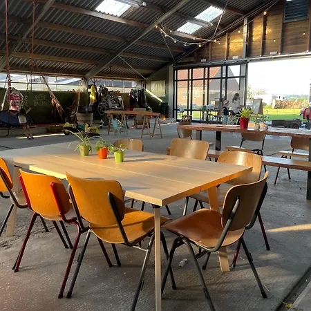 Cute Little Caravan For 2 In Old Orchard Hem