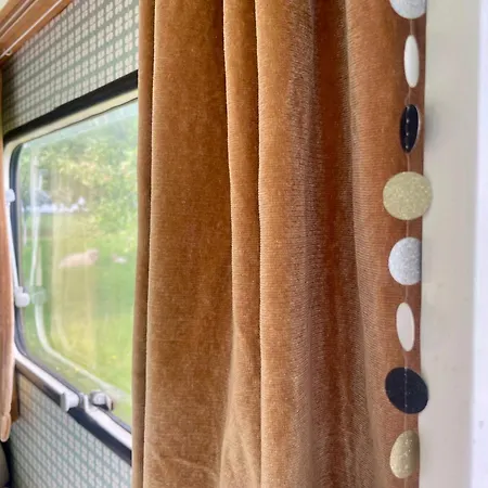 Cute Little Caravan For 2 In Old Orchard