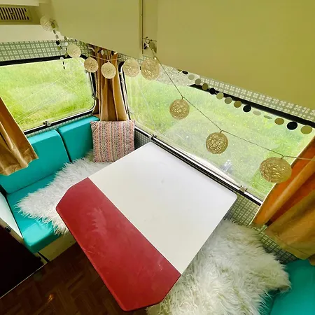 Cute Little Caravan For 2 In Old Orchard Hem